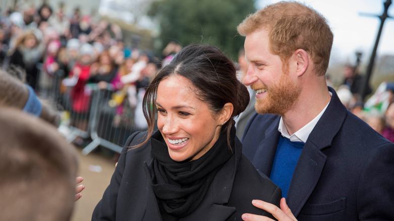 Meghan Markle et le prince Harry rigolent