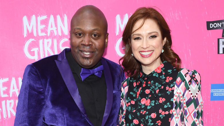 Titus Burgess et Ellie Kemper sur tapis rouge