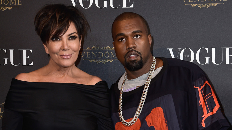 Kris Jenner pose avec Kanye West