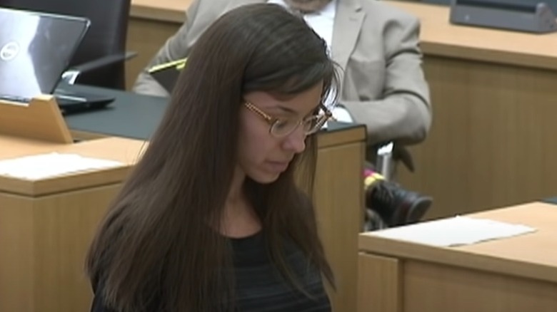 Jodi Arias inclinant la tête