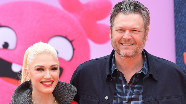 Gwen Stefani et Blake Shelton souriant