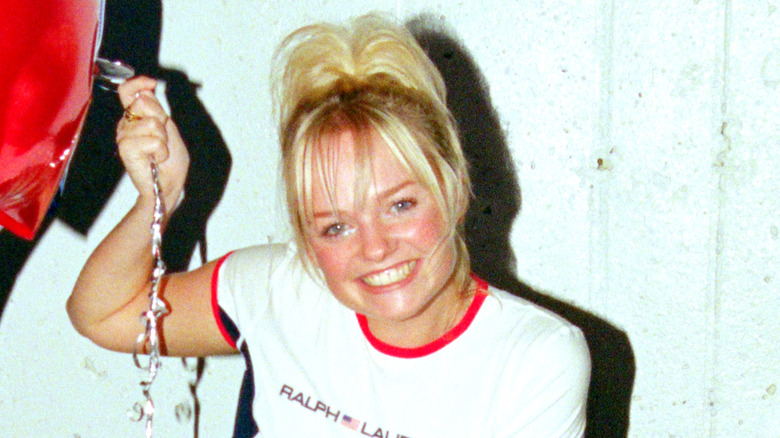 Emma Bunton tenant des ballons