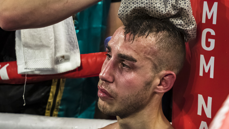 Maxim Dadashev souffre entre les tours