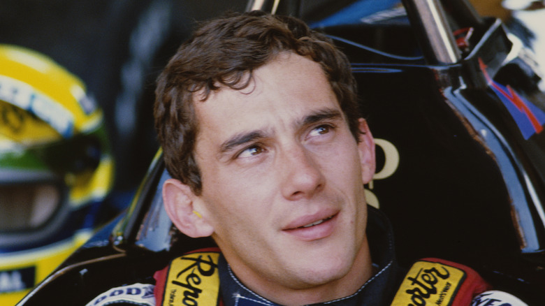 Ayrton Senna dans sa voiture de course