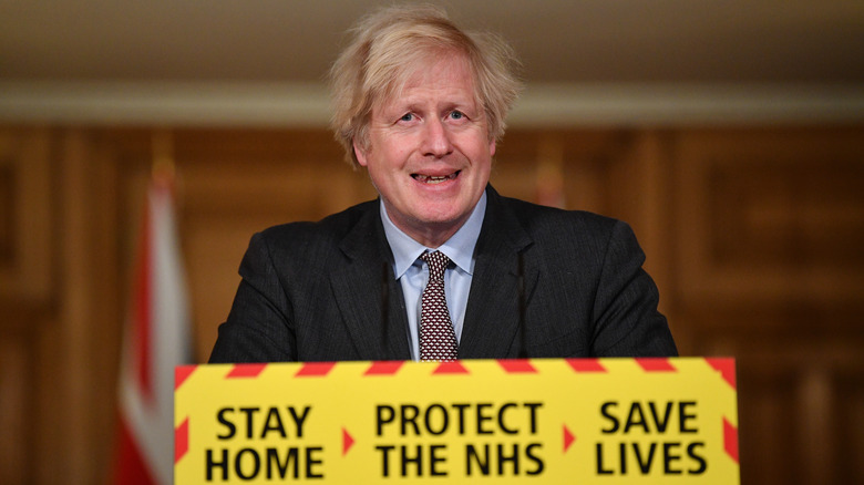 Boris Johnson donne une conférence de presse sur le coronavirus