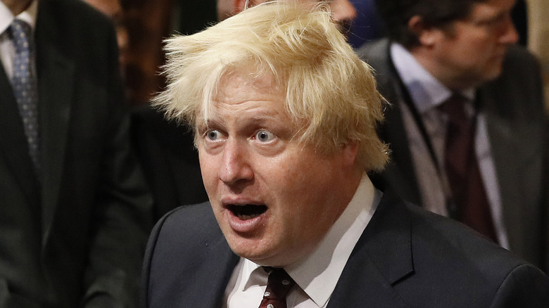 Boris Johnson donne une expression choquée