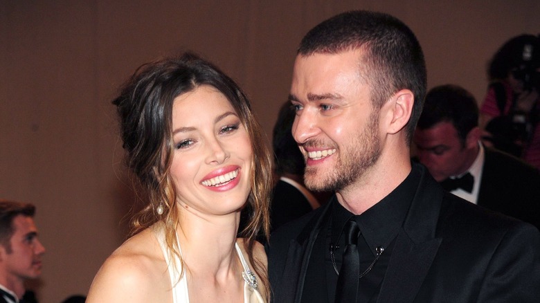 Jessica Biel et Justin Timberlake souriant