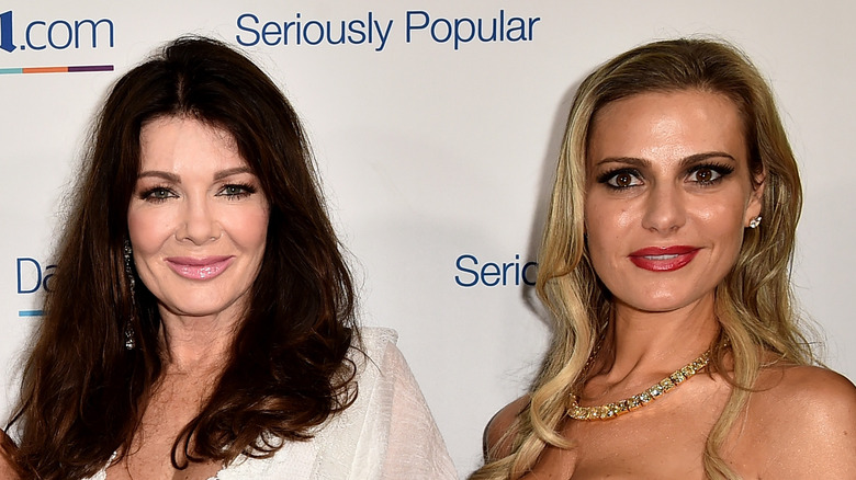 Lisa Vanderpump et Dorit Kemsley lors d'un événement tapis rouge