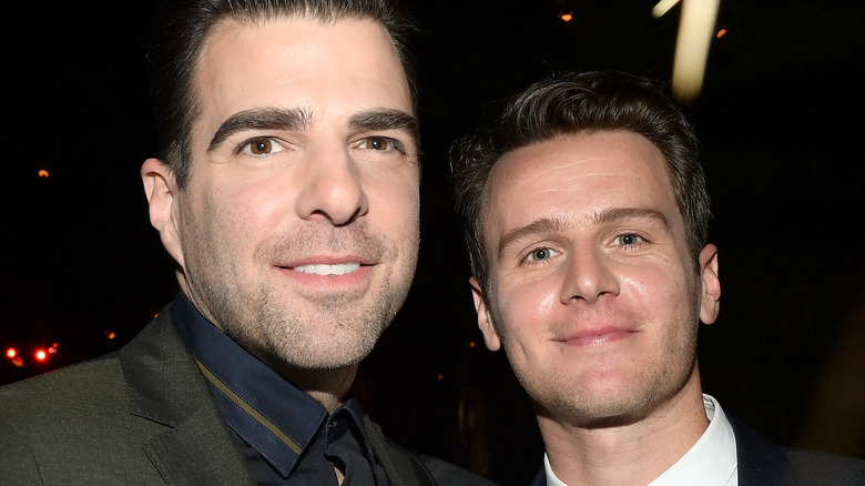 Zachary Quinto et Jonathan Groff souriant