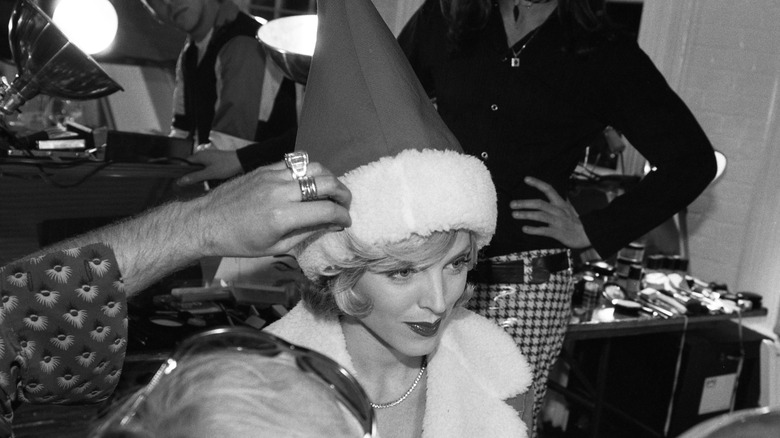 Marla Maples portant un bonnet de Noel