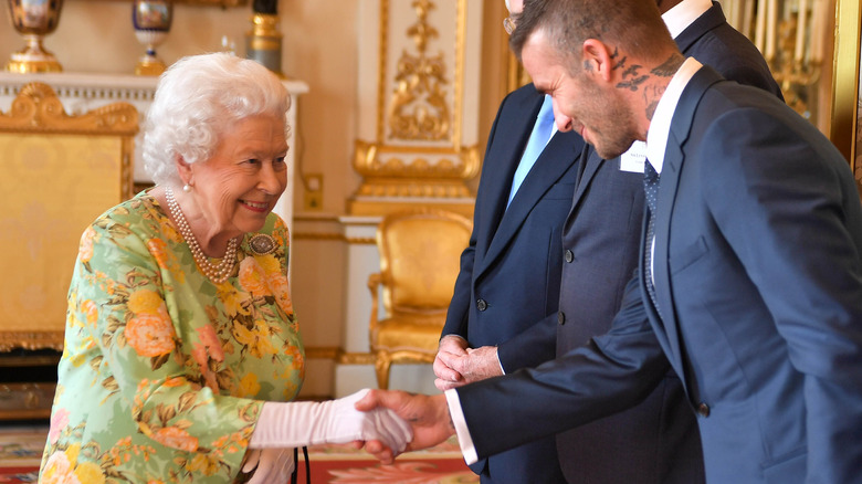 La reine Elizabeth rencontre David Beckham