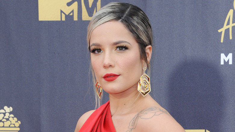 Halsey sur le tapis rouge