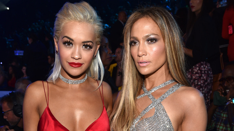 Rita Ora et Jennifer Lopez aux MTV Awards