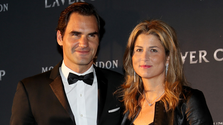 Mirka Federer et Roger Federer posant