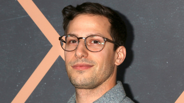 Andy Samberg souriant