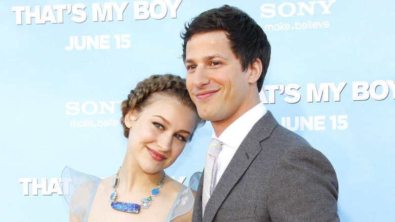 Joanna Newsom et Andy Samberg souriant