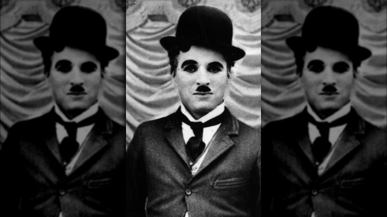 Charlie Chaplin souriant