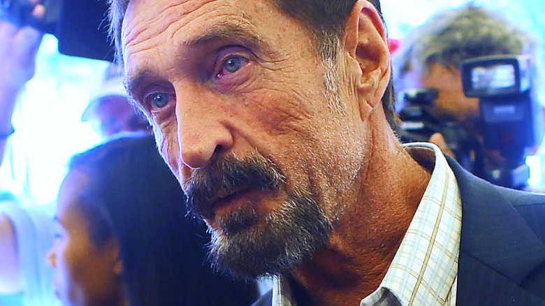 John McAfee s'adresse à la presse