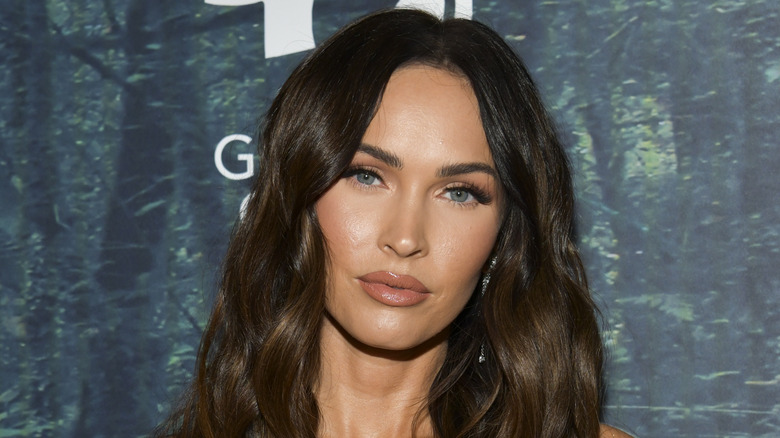 Megan Fox dans une robe scintillante