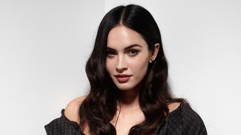 Megan Fox en robe noire