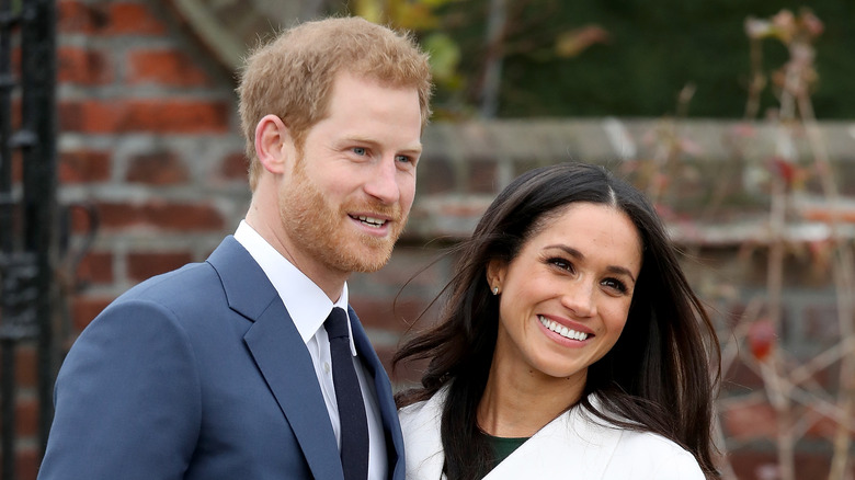 Meghan et Harry sourient pendant des moments plus heureux