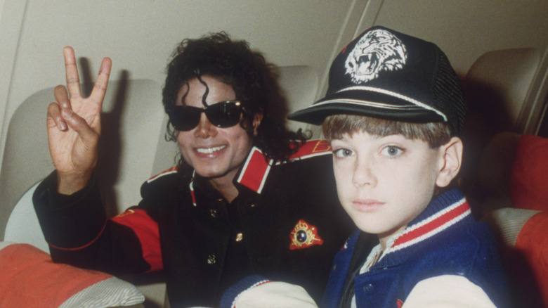 Michael Jackson et James Safechuck dans un avion privé