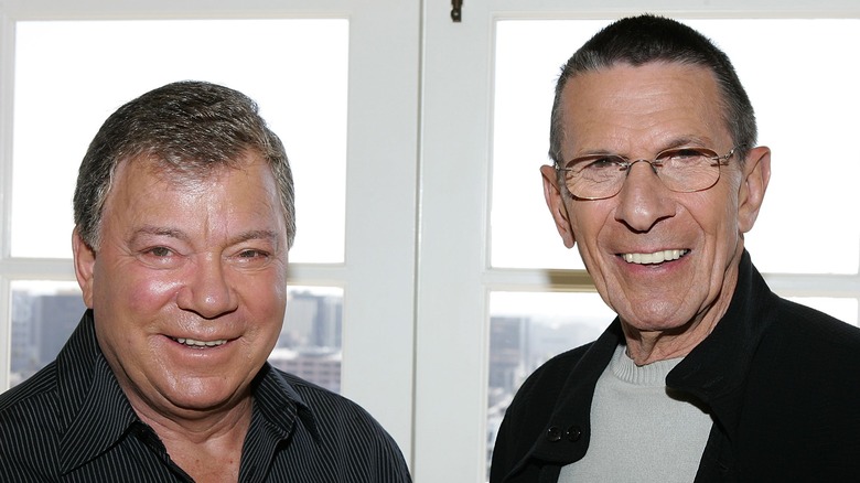 William Shatner et Leonard Nimoy souriant