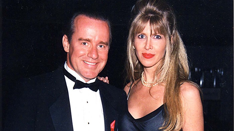 Phil Hartman et sa femme Brynn lors d'un événement HBO en 1998