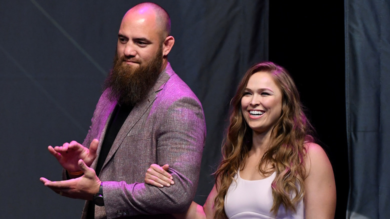 Ronda Rousey et Travis Browne souriant