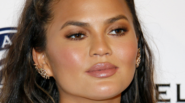 Chrissy Teigen lance un plaidoyer affirmant qu’elle a changé.  Voici ce qu’elle a dit.