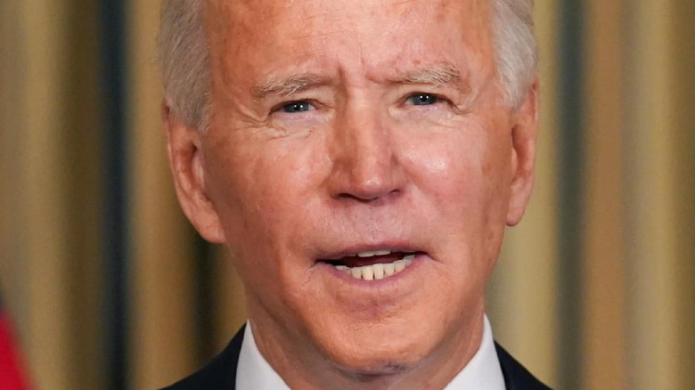 Joe Biden a enfreint les règles de la reine.  Voici comment