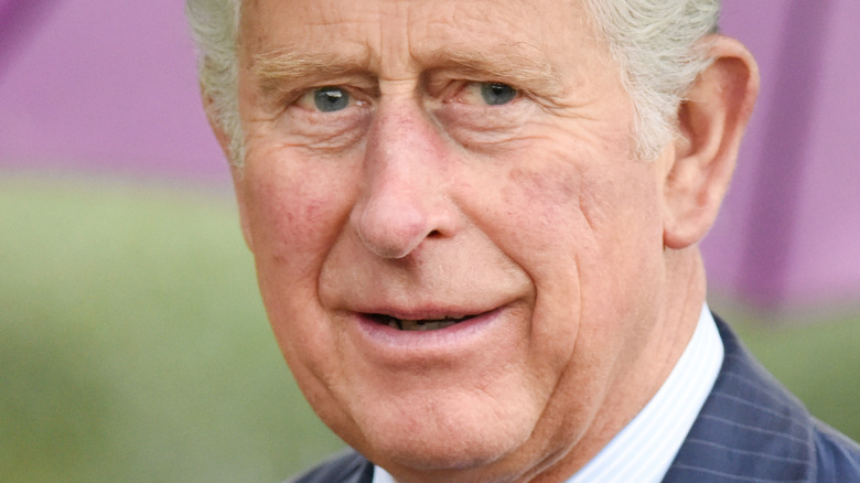 Le prince Charles ne peut pas faire face aux critiques du prince Harry.  Voici pourquoi