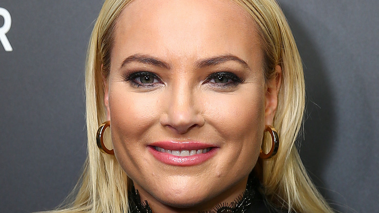 Meghan McCain explose sur la controverse Gwen Berry sur la vue