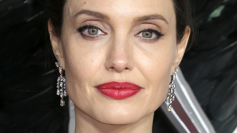 Que se passe-t-il vraiment avec Angelina Jolie et son ex-mari ?