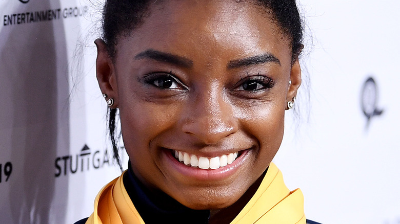 Quelle est la taille de la star de la gymnastique Simone Biles ?