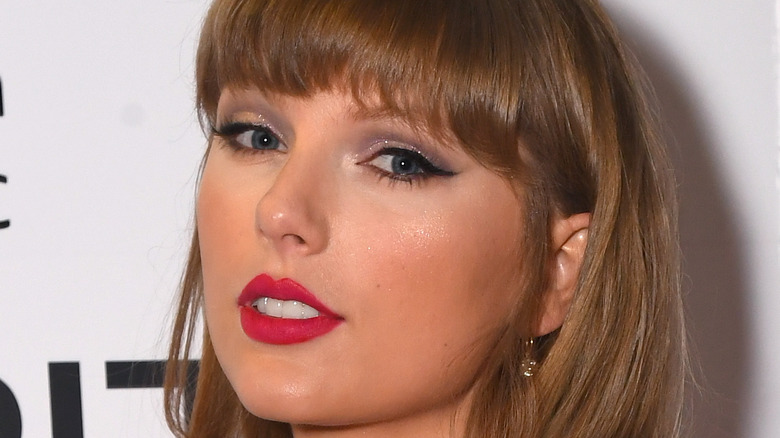 Taylor Swift confirme la réédition de Red dans une note émotionnellement brute