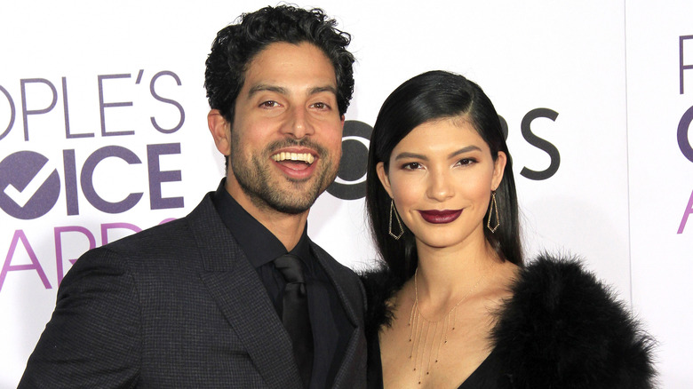 Adam Rodriguez et Grace Gail posant ensemble