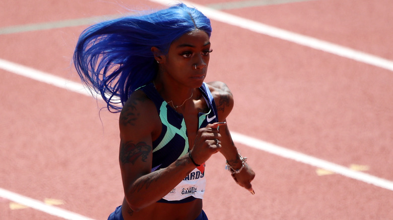 Sha'Carri Richardson aux cheveux bleus