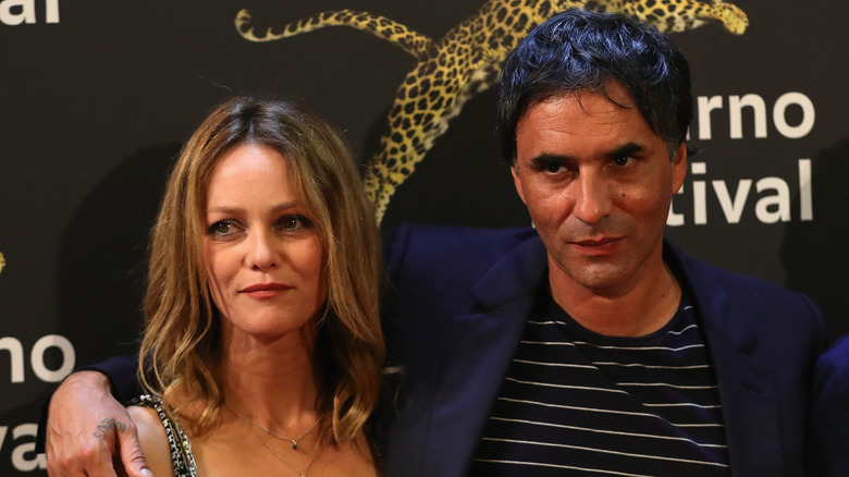 Vanessa Paradis et Samuel Benchetrit sur tapis rouge