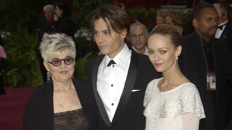 Betty Sue Palmer, Johnny Depp et Vanessa Paradis sur tapis rouge