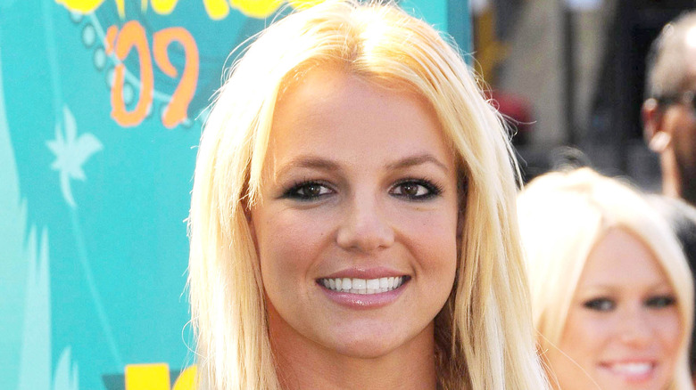 Britney Spears souriante aux Teen Choice Awards