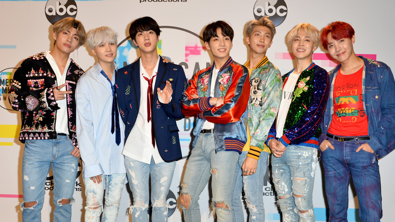 BTS assiste à une remise de prix