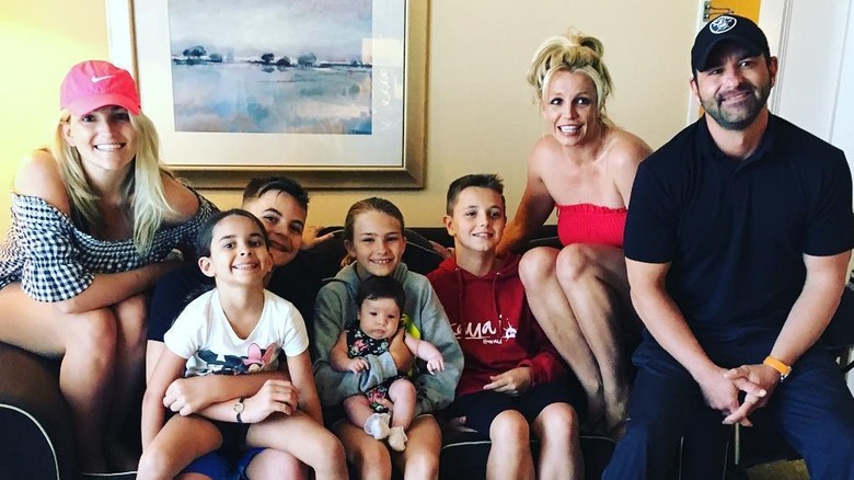 Britney Spears avec Jamie Lynn Spears, Brian Spears et leurs enfants