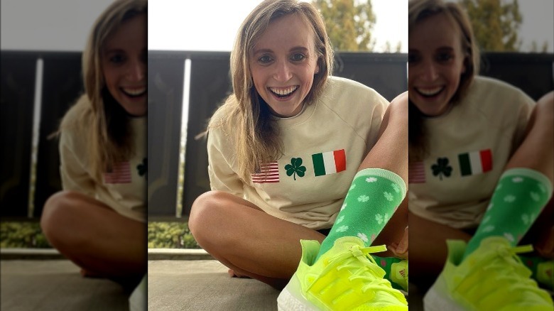 Katie Ledecky porte des chaussettes vertes