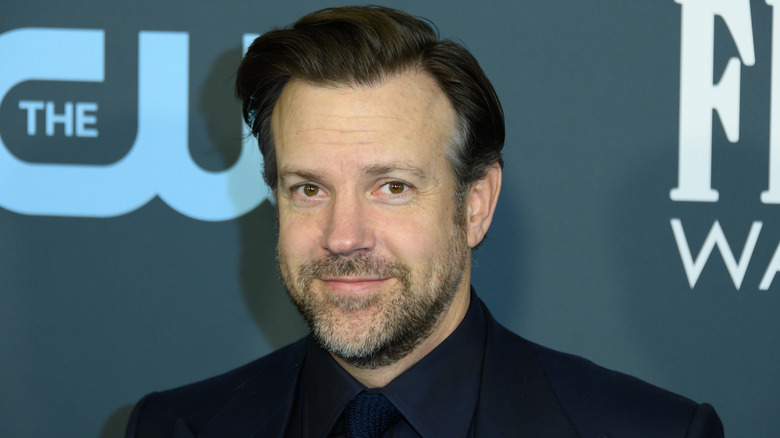 Jason Sudeikis posant 