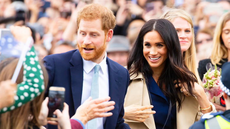 Le prince Harry et Meghan Markle dans la foule