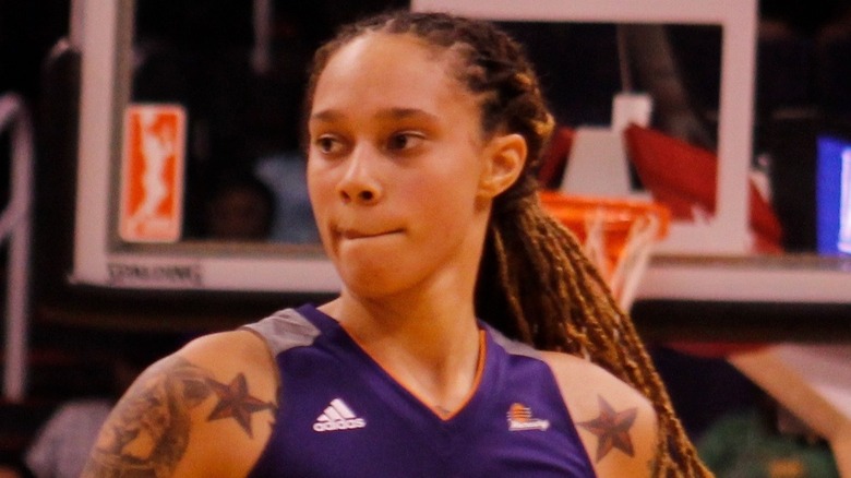 Brittney Griner mord la lèvre