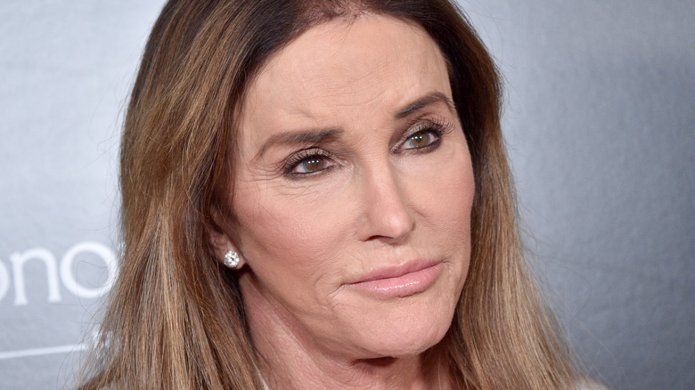 Caitlyn Jenner posant lors d'un événement