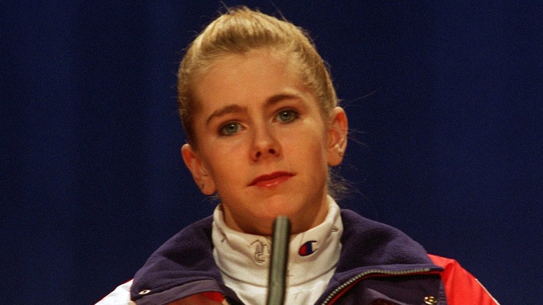 Tonya Harding a l'air maussade lors d'une conférence de presse 