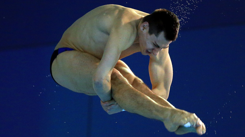 Stephan Feck dans un tuck en l'air